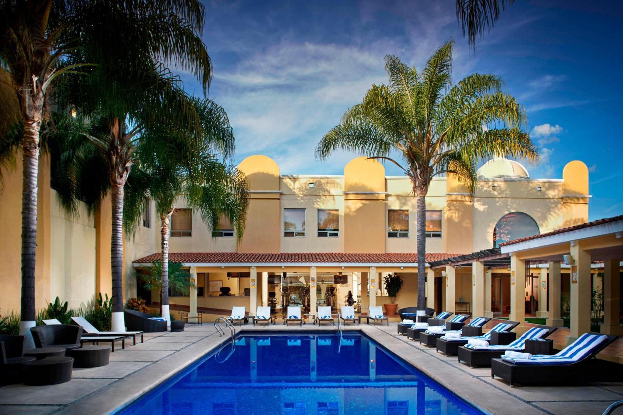 Fiesta Americana Hacienda Ixtapan De La Sal Ixtapan de la Sal Exterior foto The pool at the hotel