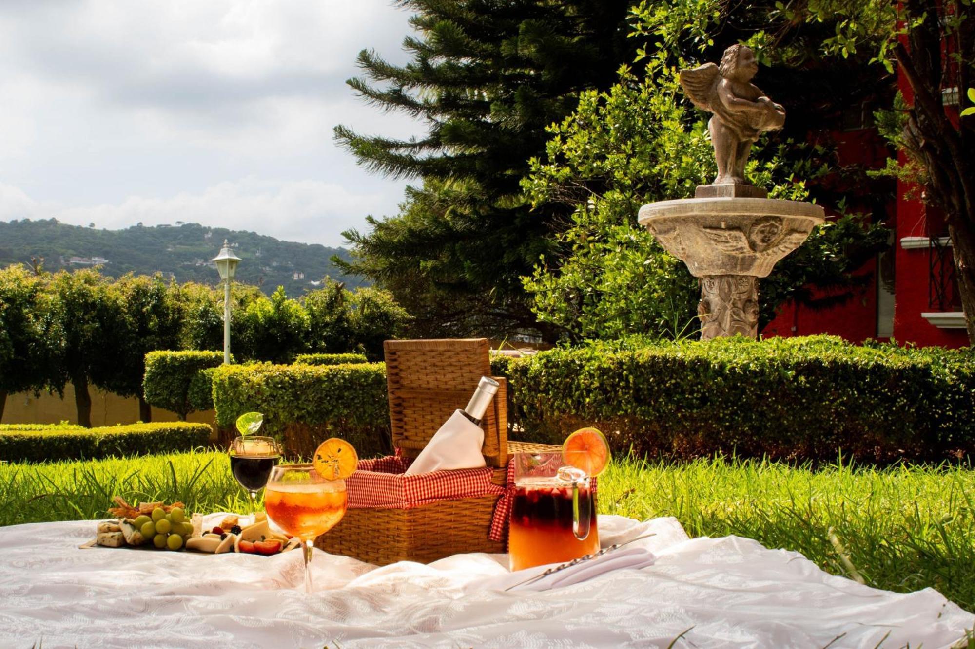 Fiesta Americana Hacienda Ixtapan De La Sal Ixtapan de la Sal Exterior foto A picnic in Italy