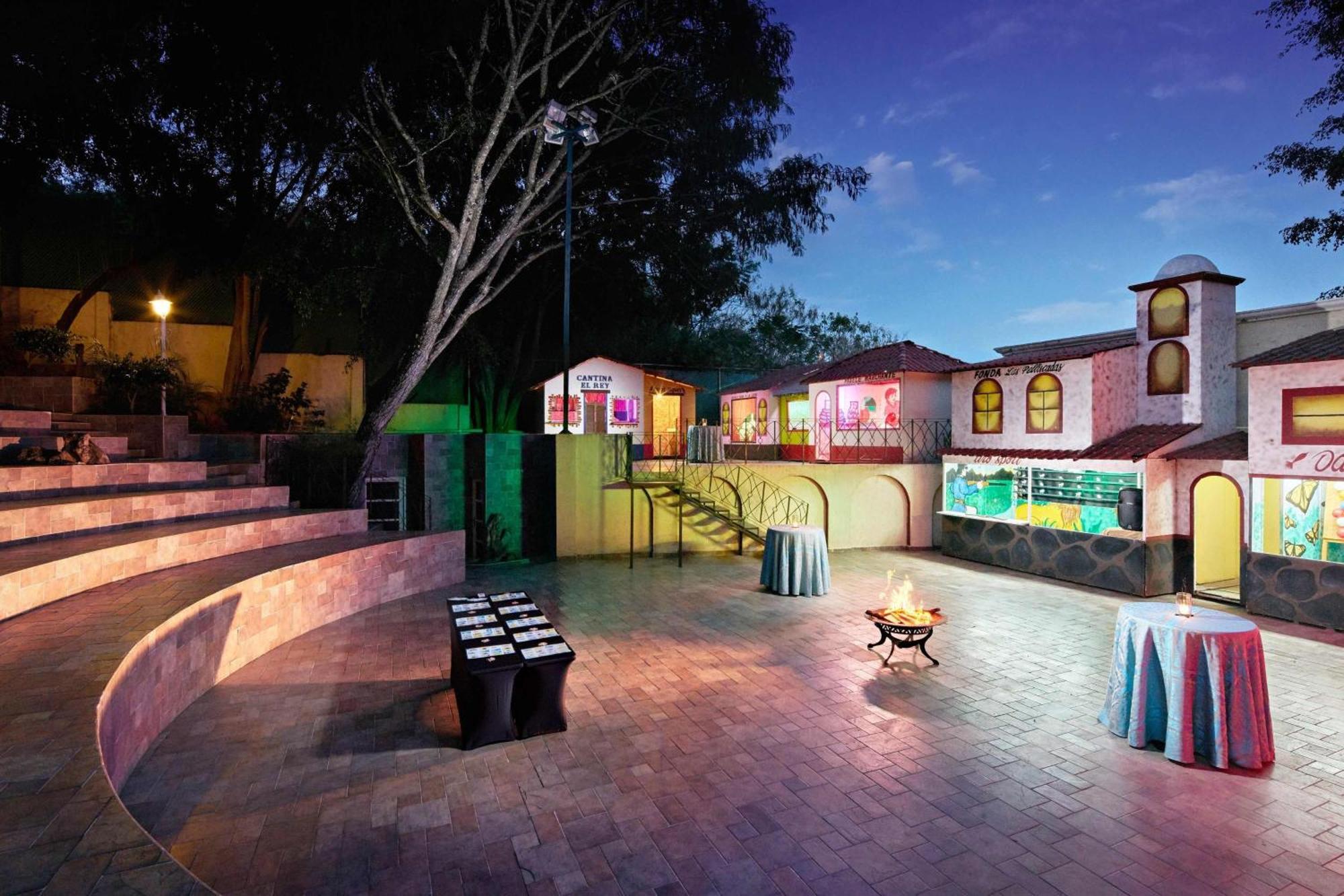 Fiesta Americana Hacienda Ixtapan De La Sal Ixtapan de la Sal Exterior foto The Village at the Discovery Cube