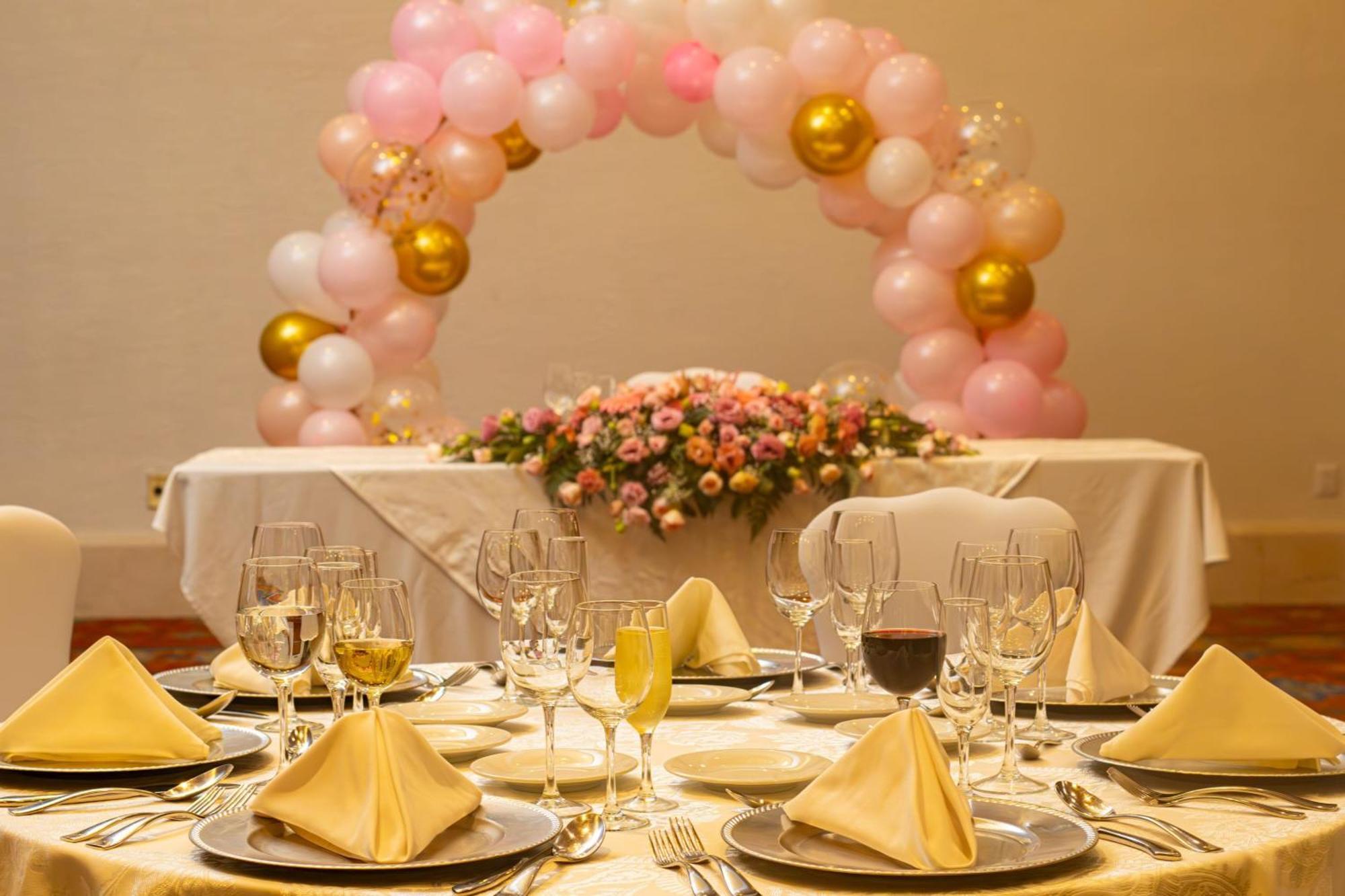Fiesta Americana Hacienda Ixtapan De La Sal Ixtapan de la Sal Exterior foto A table set for a wedding reception