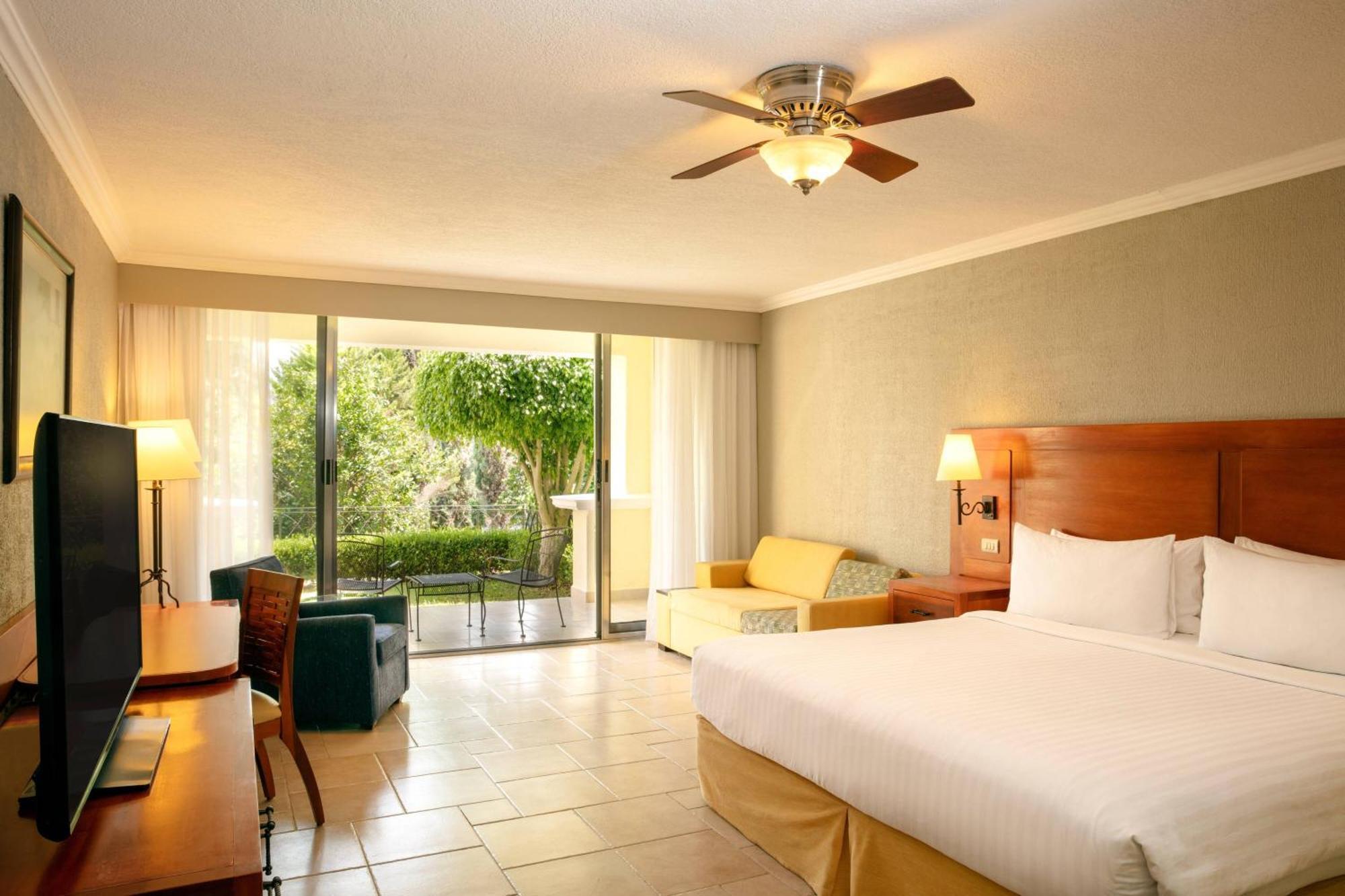 Fiesta Americana Hacienda Ixtapan De La Sal Ixtapan de la Sal Exterior foto A room at the Hilton San Diego Bayfront