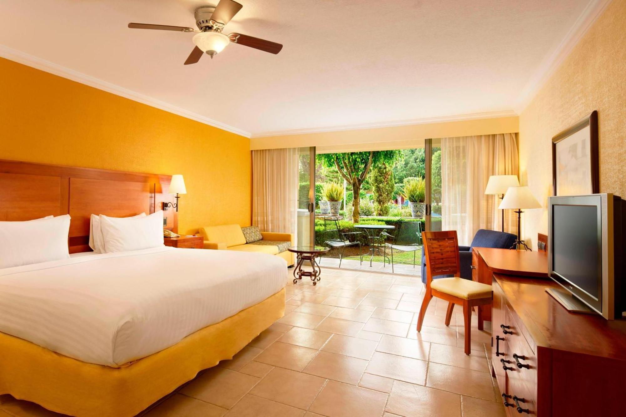 Fiesta Americana Hacienda Ixtapan De La Sal Ixtapan de la Sal Exterior foto A typical room at the Hilton Los Cabos