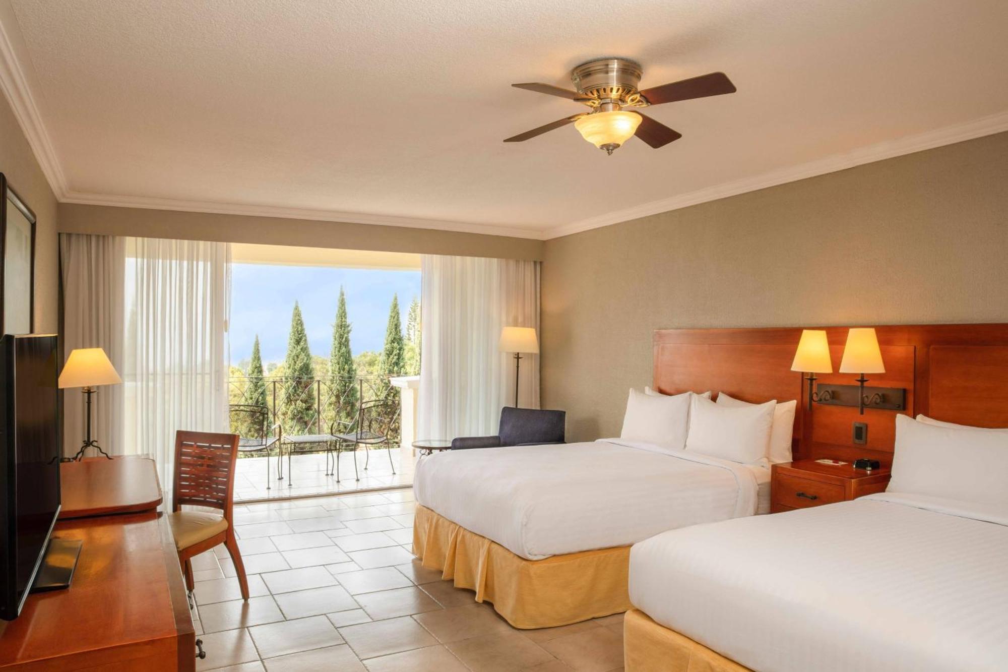 Fiesta Americana Hacienda Ixtapan De La Sal Ixtapan de la Sal Exterior foto A guest room at the Hilton San Diego Bayfront