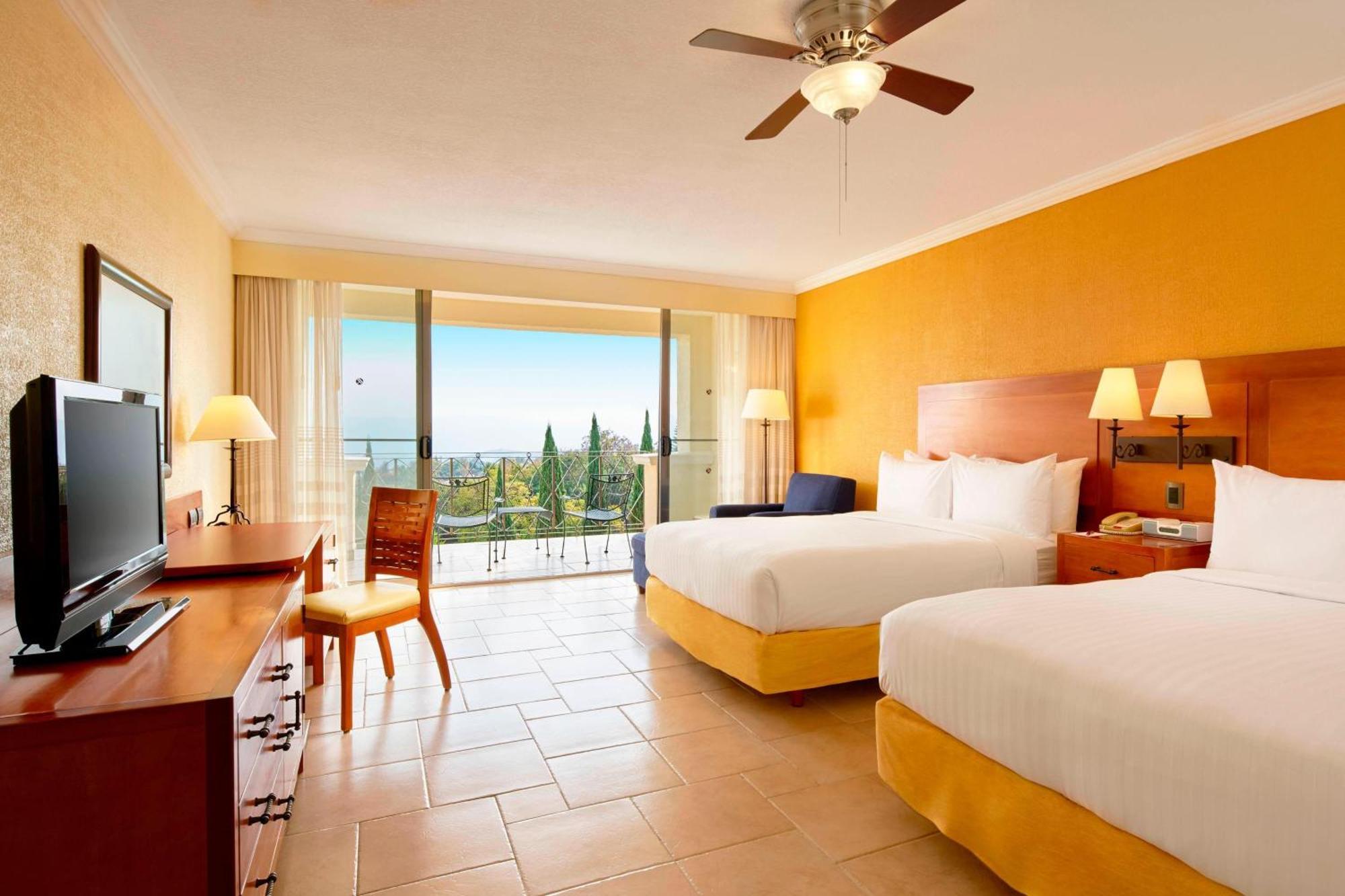 Fiesta Americana Hacienda Ixtapan De La Sal Ixtapan de la Sal Exterior foto A guest room at the Hilton San Diego Bayfront